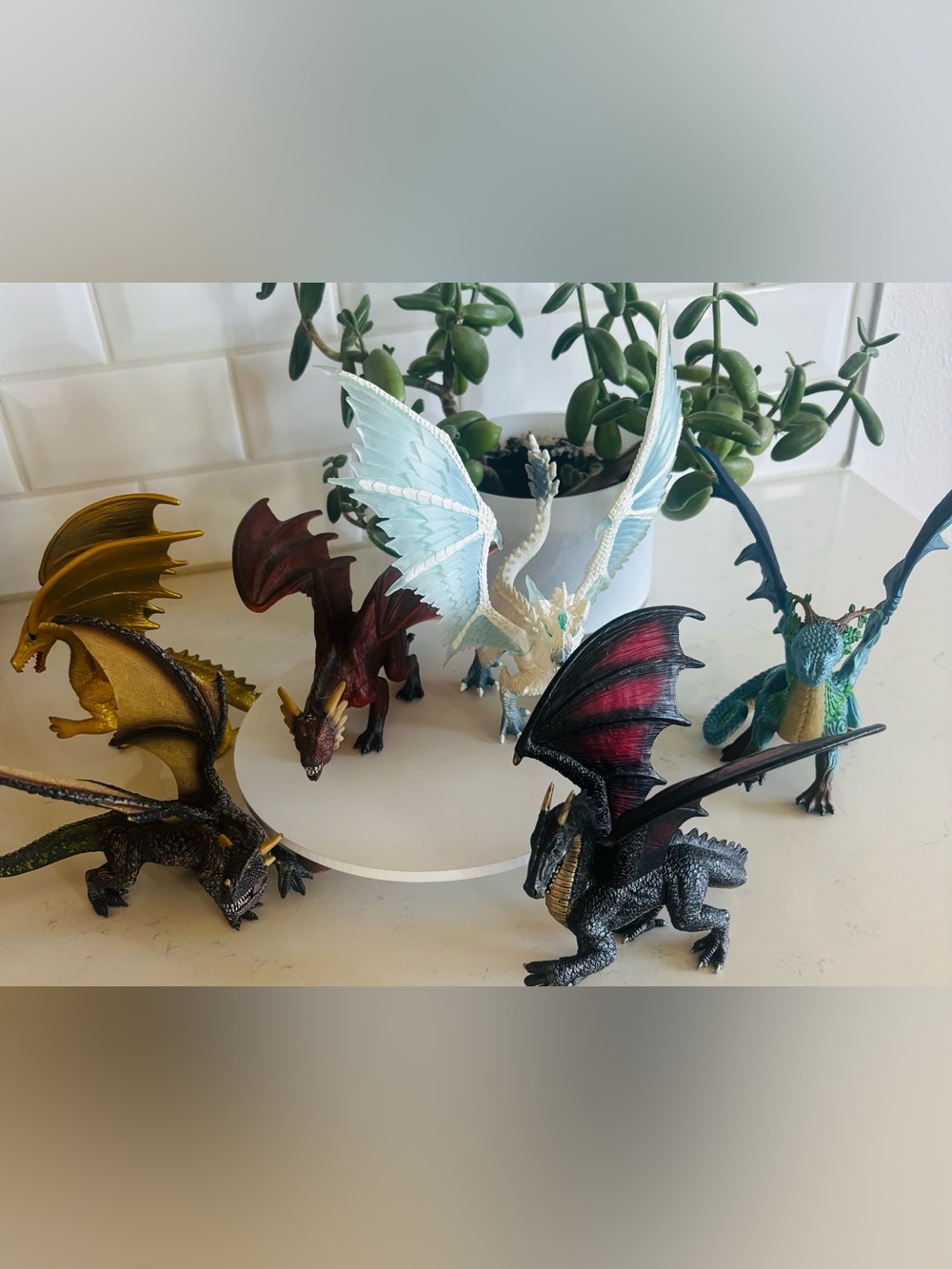 Dragon figures set